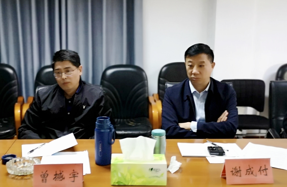 曾撼宇到襄陽重材調(diào)研企業(yè)改革和生產(chǎn)經(jīng)營(yíng)